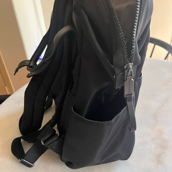 Soho Backpack - Great for travel or daily office trip - Picture 9 of 17